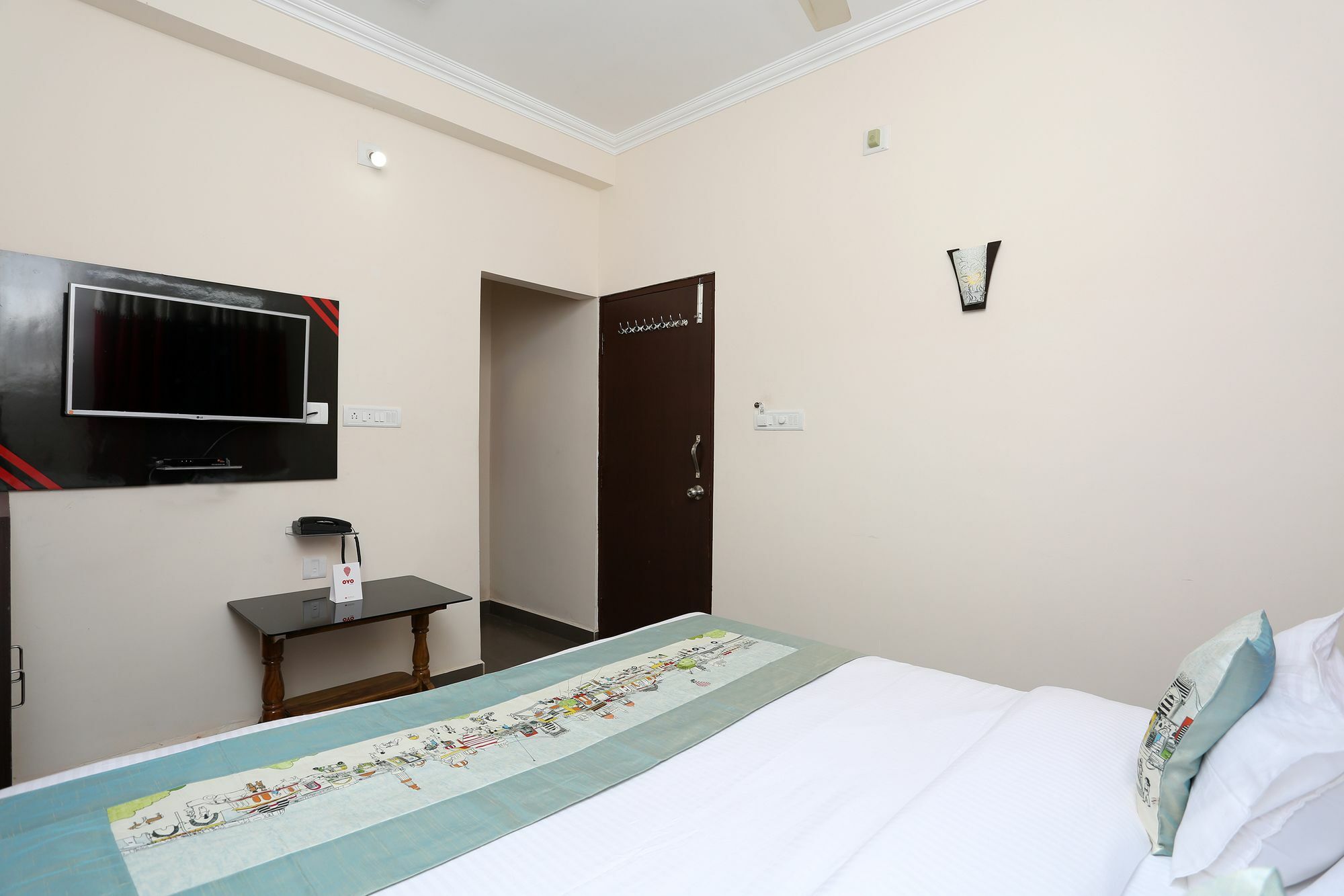 בובנשוואר Oyo Flagship 9964 Hotel Shine מראה חיצוני תמונה